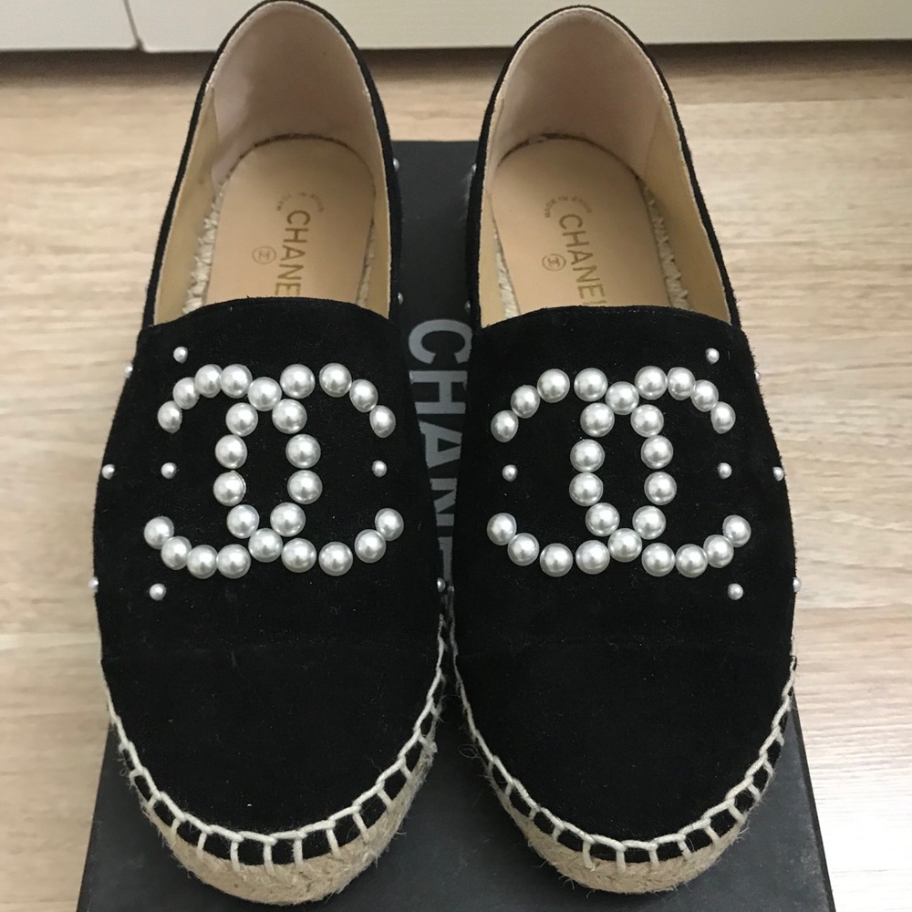 Black suede espadrilles with pearl